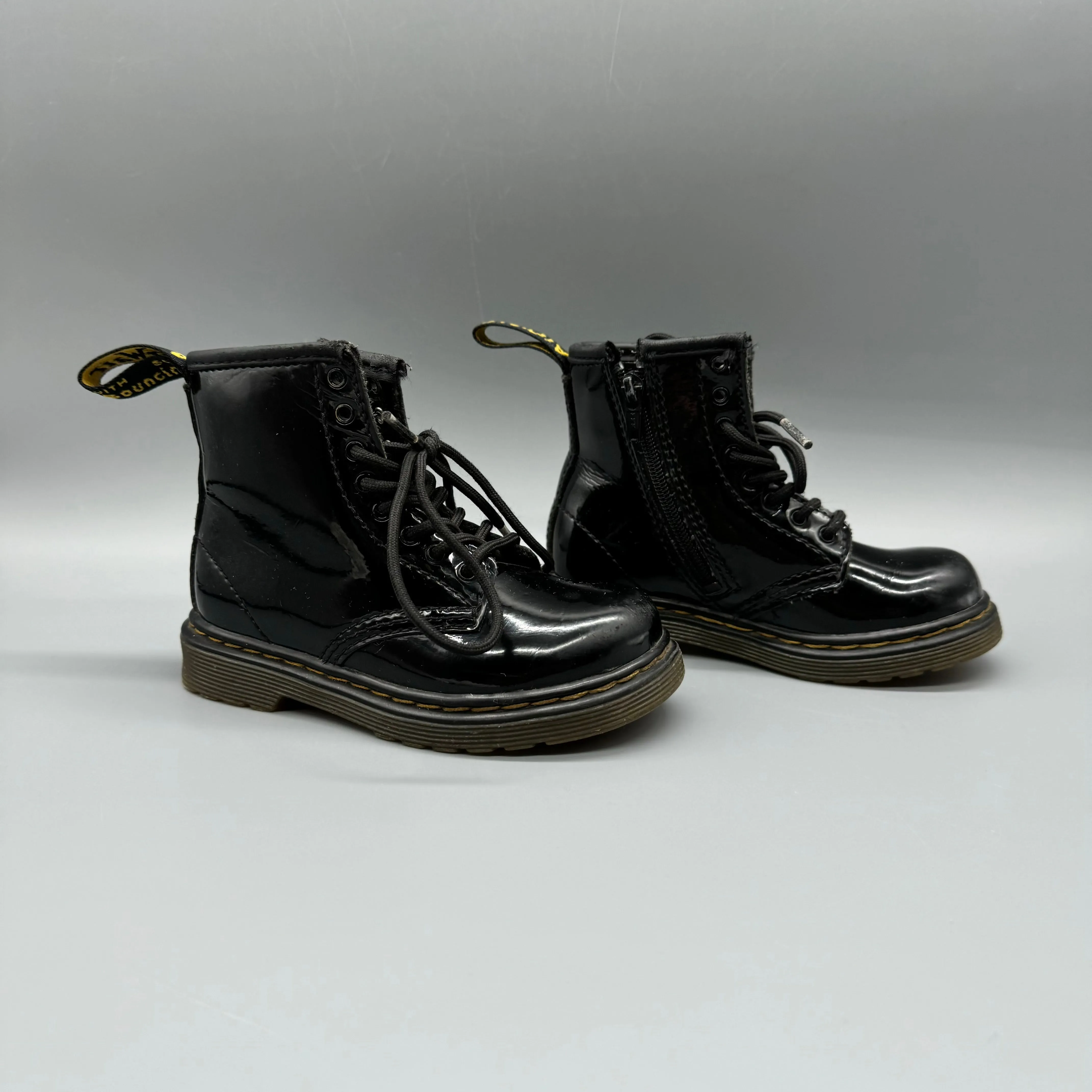 Dr. Martens / Boots / US8