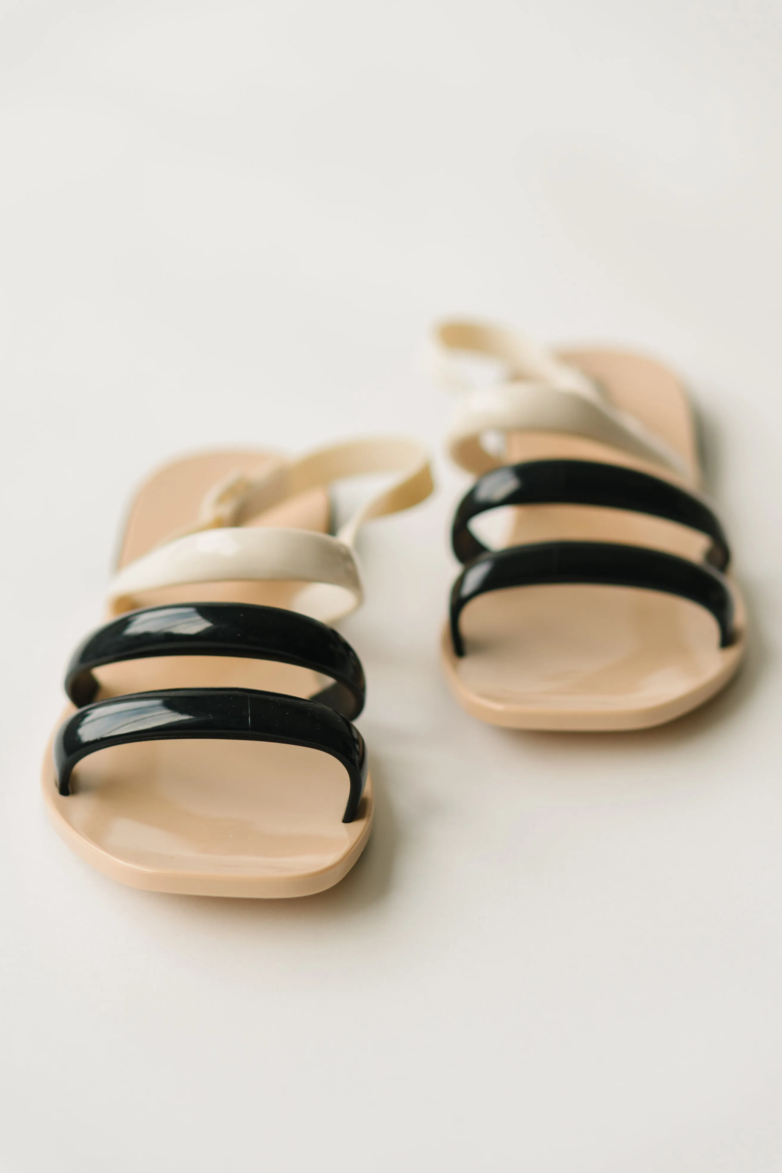 Melissa: The Essential Wave Sandal in Beige   Black